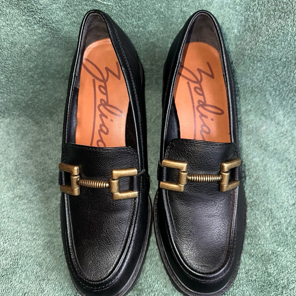 NWOB Women’s Size 7 1/2 Zodiac Gemma Chunky Loafers Metal Buckle Lug Sole Gothic